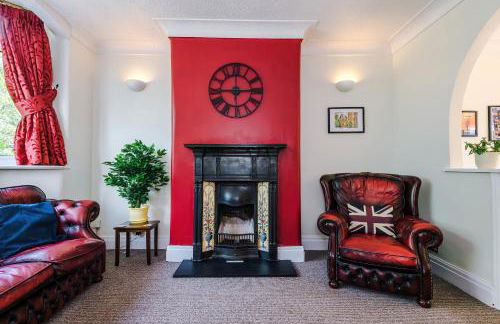 3 BR Property in Prestwich 15 mins from Manchester City Centre Garden Free parking Superfast WIFI Netflix - Foto 1