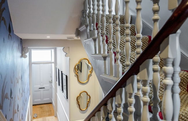 Exquisite Designers Abode - Photo 42