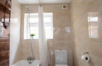 Modern Detached 4-Bedroom 2-Bath Home, Guildford - Foto 28