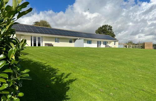 Gamekeepers Cottage - Hot Tub, 2 bed, sleeps 4, private patio, AC, stunning views - Photo 26