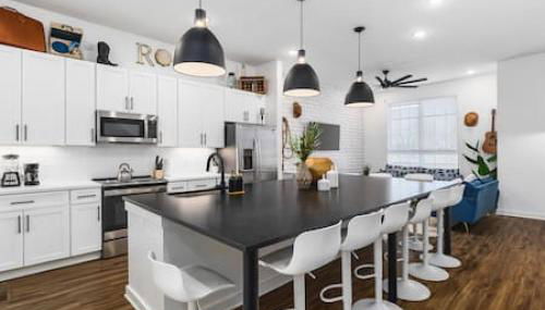 Gorgeous East Nashville House with Rooftop Patio, Garage, 9 Beds, 3 Miles to Downtown - Foto 2