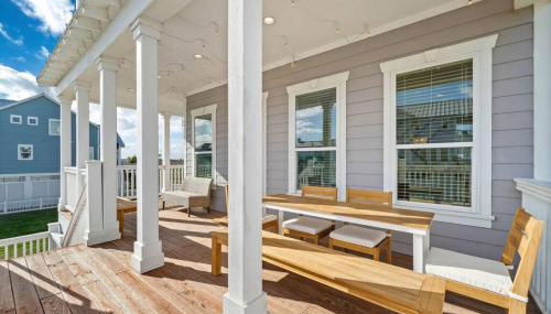 Picturesque beach house with plenty of room and amazing decks, close to beach - Foto 2
