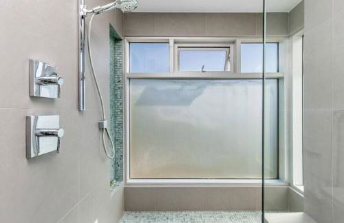 Spacious 4BR Retreat with Private Pool, Pool Table and Fast Wi-Fi Sleeps 9 Quiet Clinton Location - Foto 29