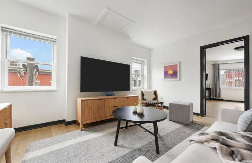 HostWise Stays - Butler St, Off-Street Parking, Brand New! - Foto 1
