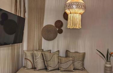 L A Boutique Suites with Private Hot Tub - Photo 60