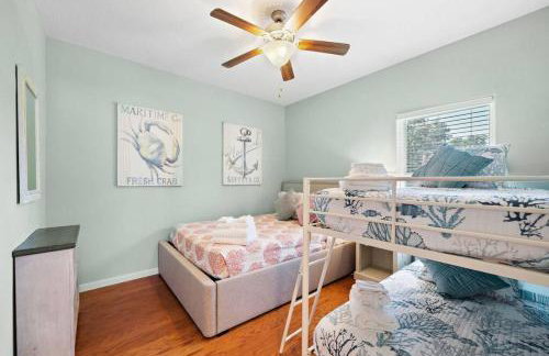 Stunning bayfront home with spacious deck and incredible Galveston Bay views - Foto 40