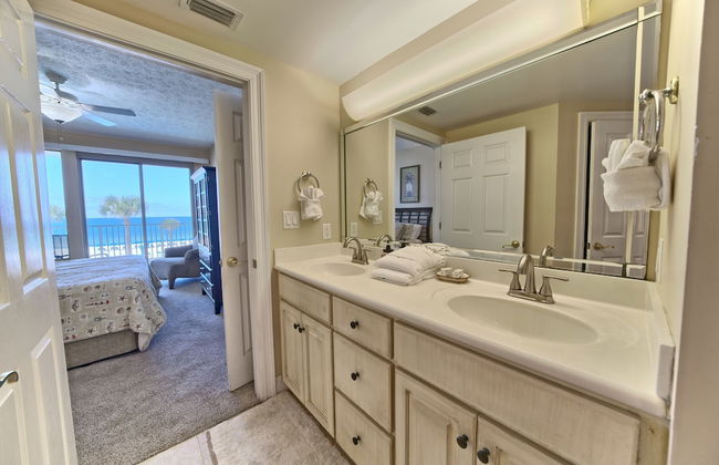 Beautiful Beachfront Condo with Pool View - Unit 0203 by RedAwning - Foto 4