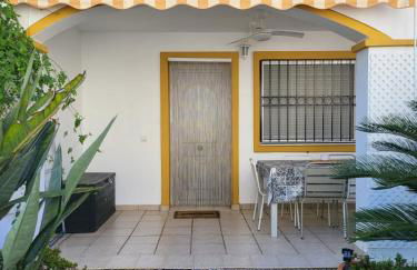 MET Oliva Nova Playa chalet grande con jardín MET a 5 minutos y a 3 de la playa - Photo 14