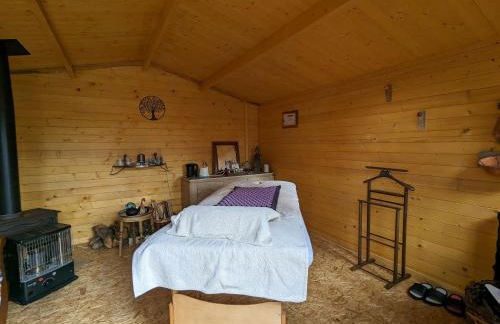 Roulotte cosy avec jacuzzi et spa, massages bien-être, nature et calme, près de Lyon - FR-1-582-477 - Foto 14
