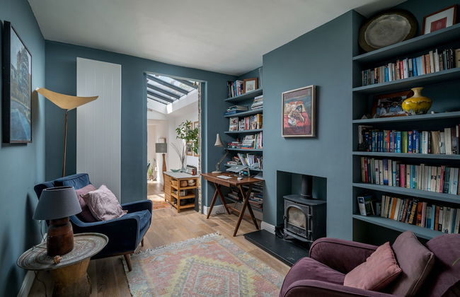 JOIVY Contemporary 2-Bed House W/ Private Garden - Foto 12