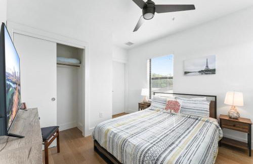 Luxe East Downtown 3BR Condo, Walk to Bars, Restaurants, Shops - Foto 36