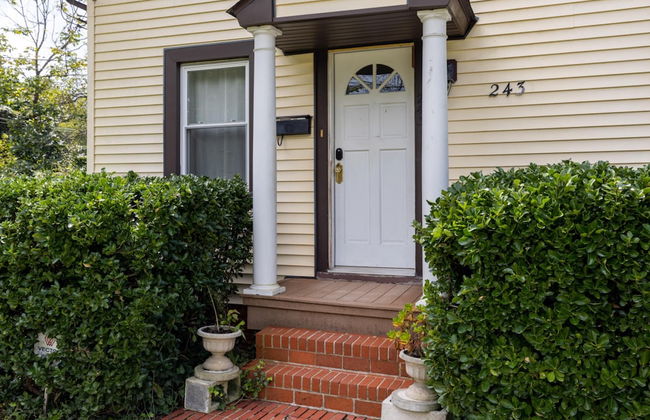 Cheerful 3 Bedroom Home Walk to UVA Stadium - Foto 5