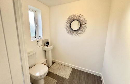 Spacious New 5 Bedroom Home in Swindon - Foto 11
