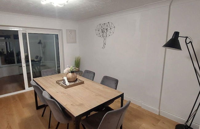 Luxury 5 Bedroom 2 BA House with Parking - Foto 16