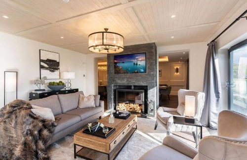 Lux Manor Sleeps 30 - Pool Sauna Hot Tub Cave - Foto 7