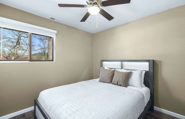 White Oak Landing Spacious 6 BDR w/ Boat Slip! - Photo 5