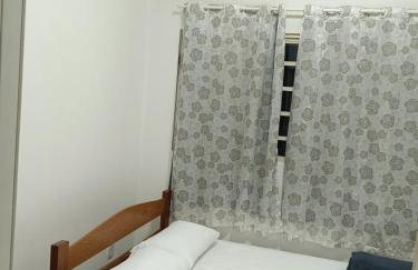 Casa grande, ar em todos os quartos, cabe 3 carros - Foto 9