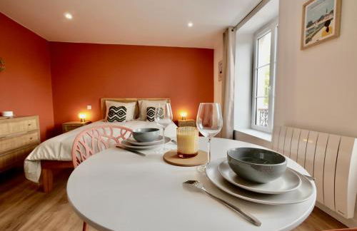 D-Day Suites - Photo 53