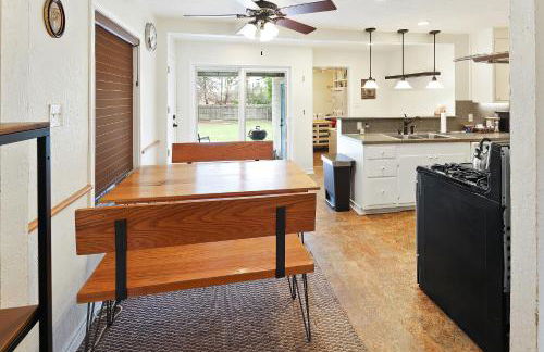 Adorable Southside ATM Cottage with Bikes, Pets OK - Photo 21