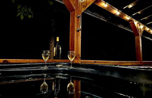 Quiet Ellijay Cabin 2 Master Ensuites, Stunning Views, Hot Tub, Dogs Welcome - Foto 50