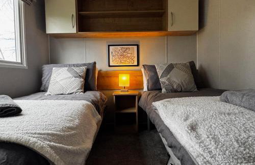 The Lake House - Quiet, Dog Friendly, By the Lake, Free Parking - Photo 8