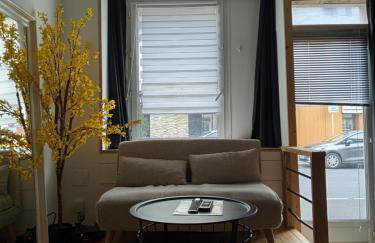 CHARMANT STUDIO à 2 pas de NAVAL GROUP au coeur d une rue commerçante - Foto 5