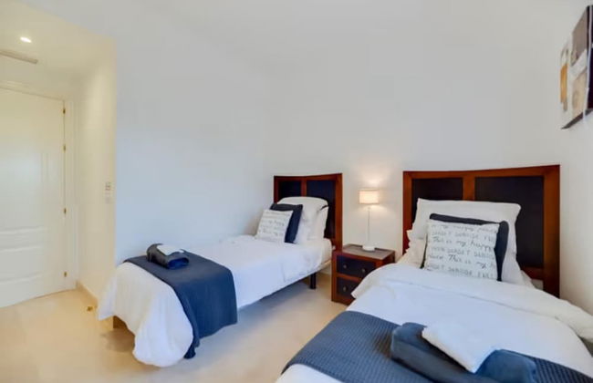 2 Bedrooms - Sleeps 4 - Garden and Pool With View - Photo 8