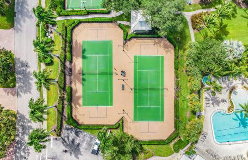 Relax, Play & Unwind in Paradise! Poolside Fun & Resort Vibes - Villa Sail Away - Foto 5