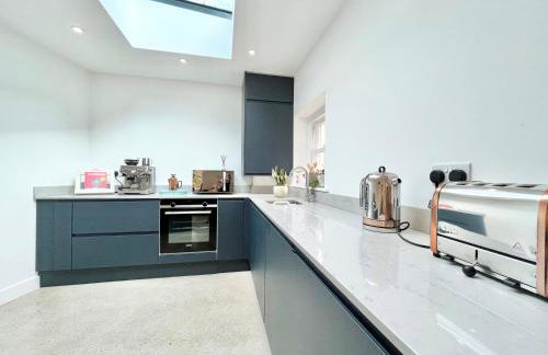 Tropical Gardens 1 bed cottage Central Newlyn - Photo 4