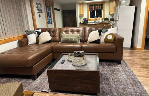 The Chalet - Spacious 7 bedroom near Sugarloaf, on Snowmobile and UTV trails, Hiking, Golf and Flagstaff Lake across the street - Foto 27