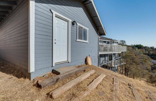 Water Views and Decks Spacious La Grange Retreat - Foto 3