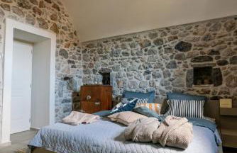 ENGLEZENA'S GUESTHOUSE - Photo 35