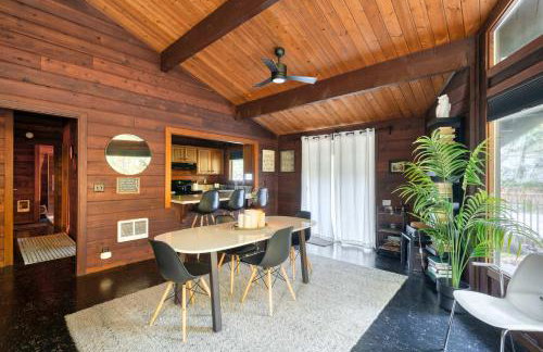 Mid-century Cabin Hideaway - Hot Tub & Fire Pit - Foto 12
