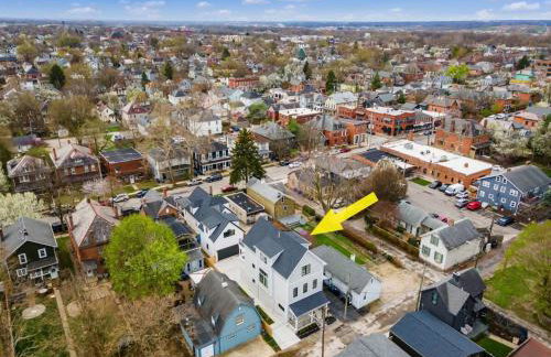 Chateau in the Village - Brand New 3BD 5BA - Foto 50