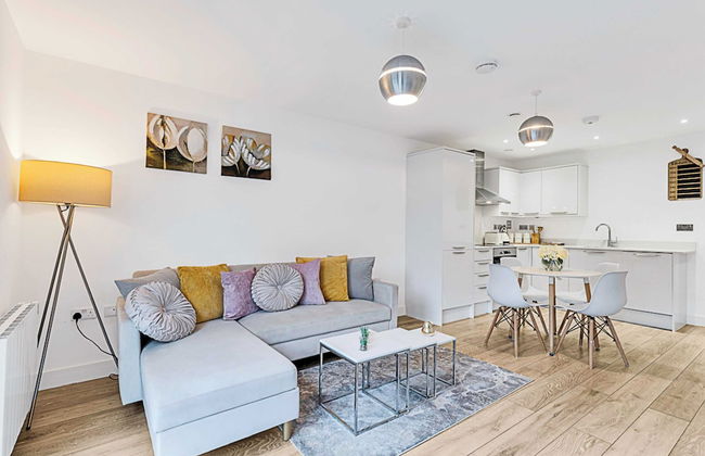 Newly Furnished and Bright Home - Foto 18