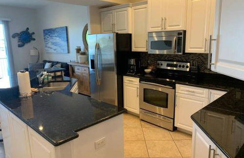 Luxury and Spacious Waterside Getaway - Foto 25