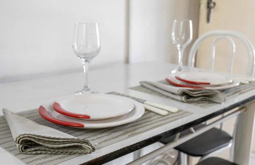 Apartamento com varanda de frente para o MAR - Angra dos Reis - Shopping Piratas - Portaria 24hs - Foto 4