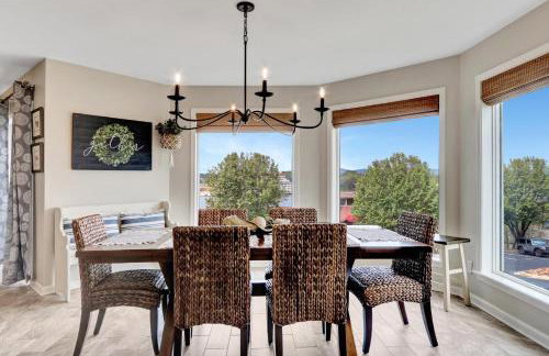 Pool and Dock Access Lakefront Hot Springs Condo! - Foto 1