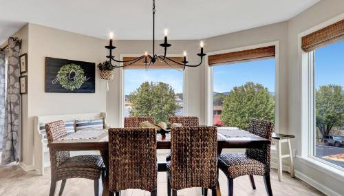 Pool and Dock Access Lakefront Hot Springs Condo! - Foto 1