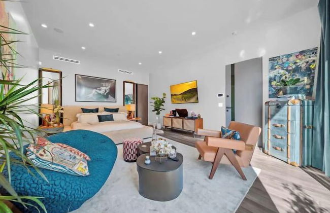 Willow Glen - Hollywood Hills Multi-level Villa With Theater & Pool - Photo 16