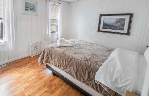 Family Lakefront Adventure House 3BR wFirepit & Scenic - Foto 50