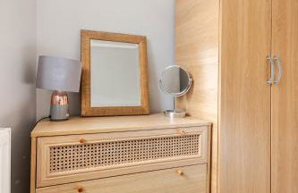 Group Friendly 2 Bed 2 Bath FREE PARKING for 2 Large Vans or up to 4 Cars Zone 2 Sleeps 10 Close to Central London and Zone 2 tube station - Photo 9