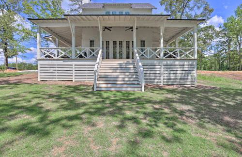 Luxe Lakefront Getaway with Porch and Water View! - Foto 35