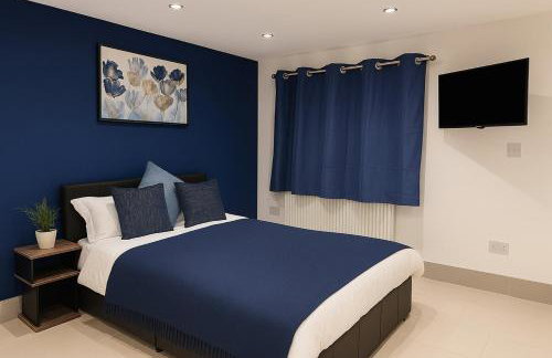 Modern 1 Bedroom Bungalow in Prime Heathrow Location - Photo 1