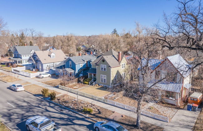 5bddowntown Victorian Charmhot Tub, Firepit - Photo 47