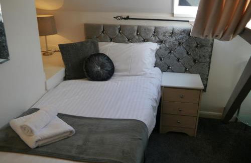 The Shakespeare Lodge - Sleeps up to 12 - 2 HOT TUBS - Foto 37