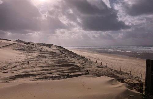 LE SUN TRAP -T2 calme au RDC à 2 pas de la plage avec vue sur jardin - Quiet and well located apartment - Photo 10