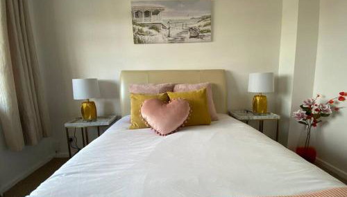 Holes Bay Nature Reserve, Poole, right next to the Water - Foto 5