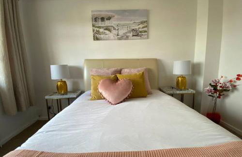 Holes Bay Nature Reserve, Poole, right next to the Water - Photo 5