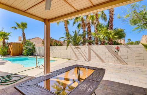 Sleek Vegas Home with Private Pool, Game Room! - Foto 28